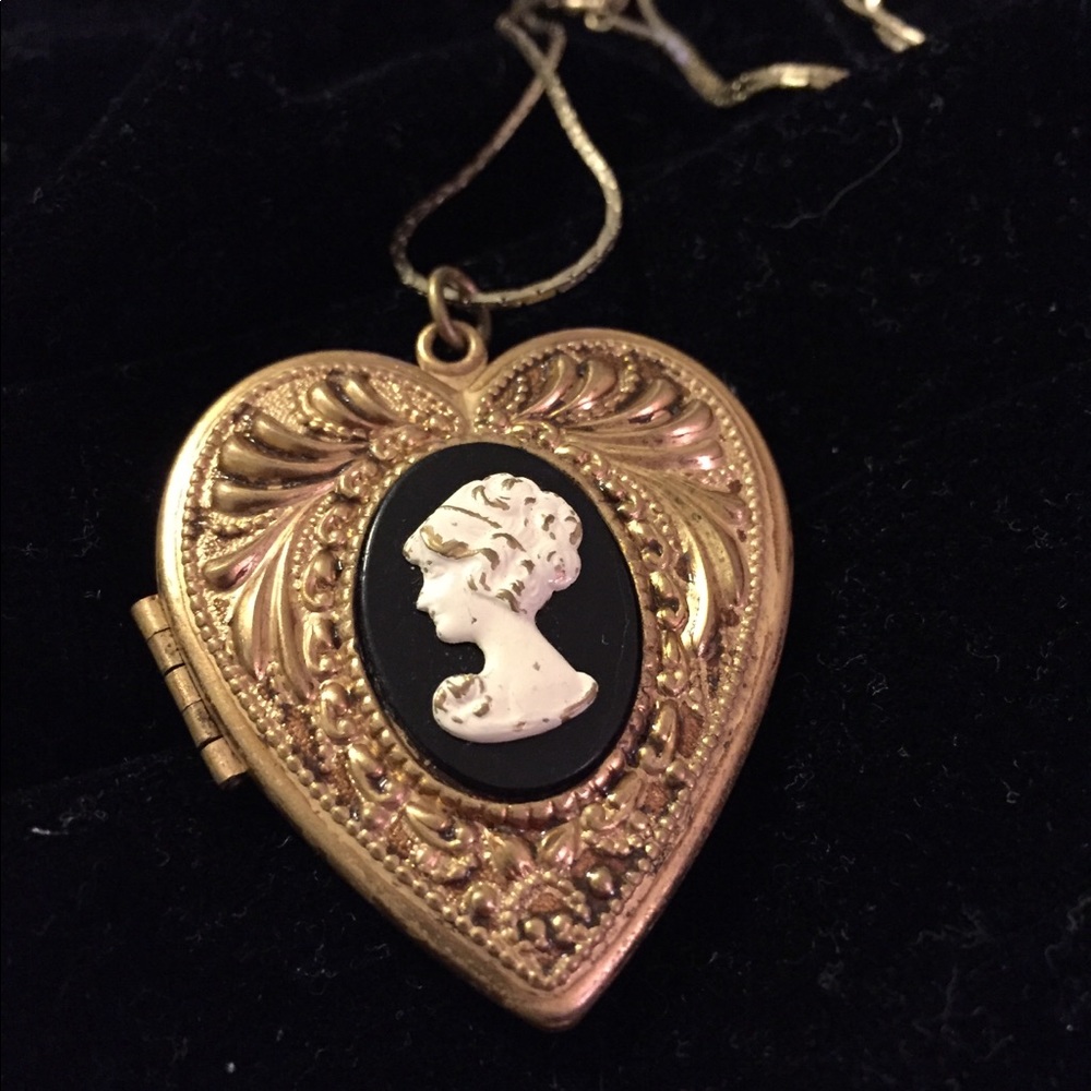 Spectacular Vintage Cameo Heart Locket Pendant